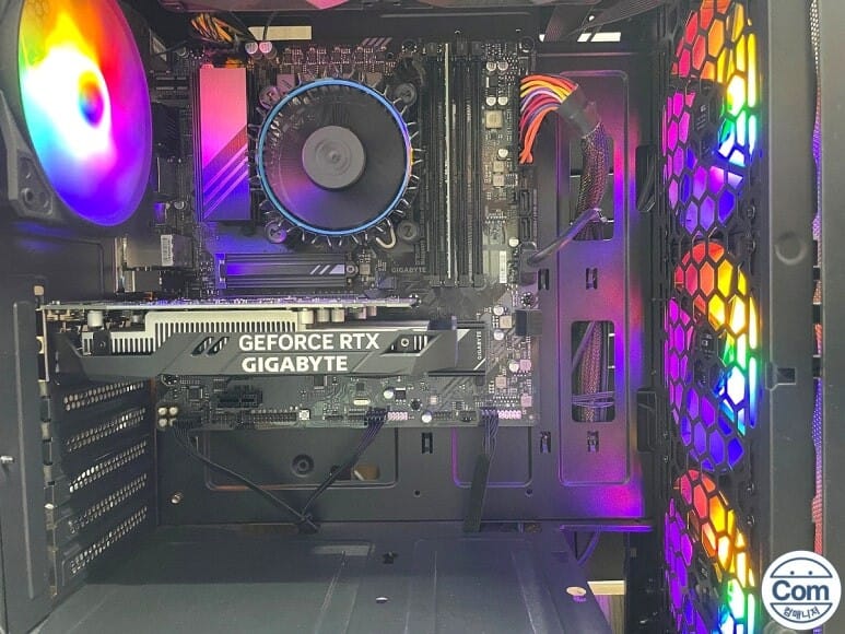 RGB 쿨링팬이 멋진 ZALMAN 데스크탑이 입고되었습니다.